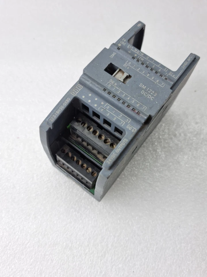 Siemens 6ES7 223-1BH30-0XB0 SM 1223 DC/DC SIMATICS7-1200 MODULE 6ES72231BH300XB0